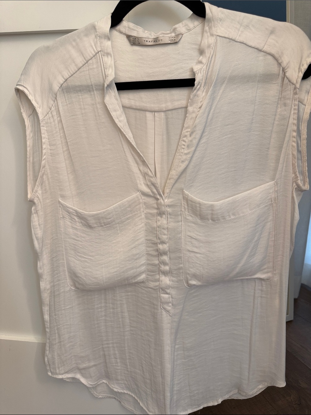 Zara White Sleeveless Pocket V-Neck Blouse